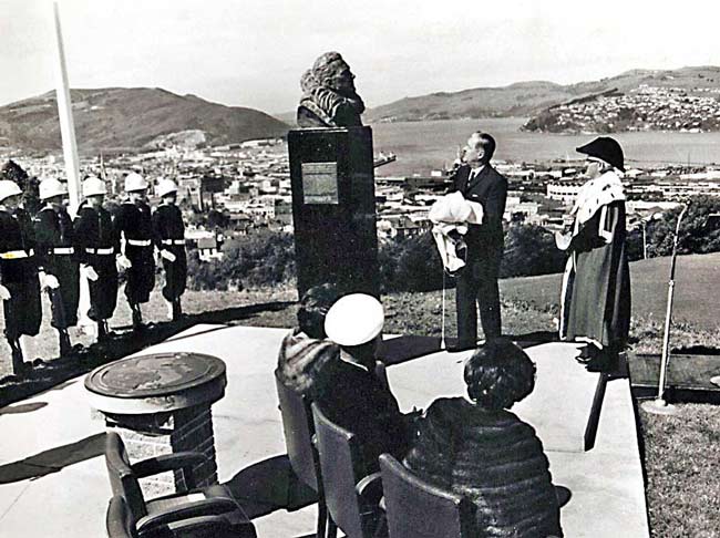 Dunedin dedication of Admiral Byrd's bust