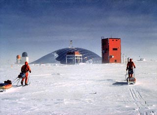 the Footsteps of Scott expedition approaches the station