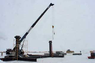 erecting the first columns for A3