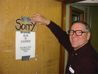 Gentlemen, time! Carp supervisor George Prehn closes the bar