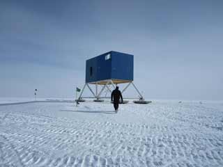 SuperDARN building moved to experiment site
