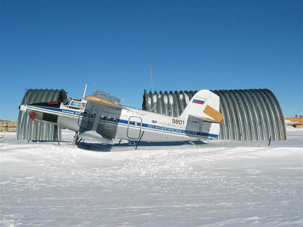 Russian aircraft left at Pole