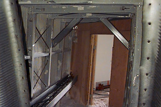 passage from the garage arch into the helium arch