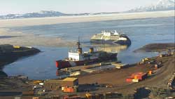 Cruise ship outside of Winter Quarters Bay