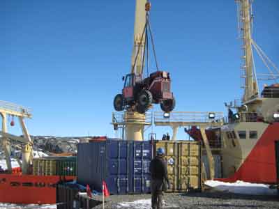 gimme a pick-me-up loading the forklift aboard the LMG
