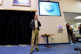 Secretary Kerry addressing a group in Building 155