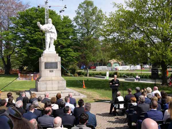 Unveiling of the restored Scott statue
