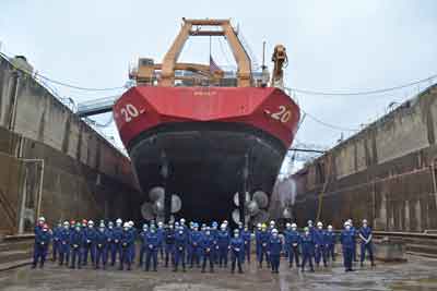 Healy crew in the drydock