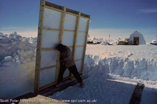 hut floor panel assembly